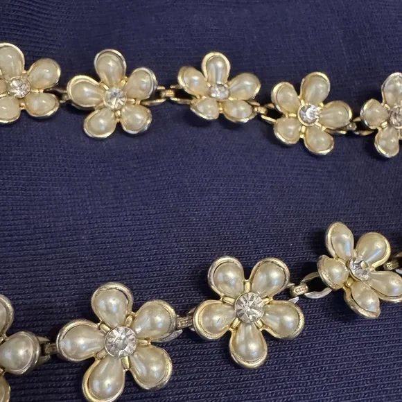 Vintage Floral Pearl Necklace and Bracelet Set